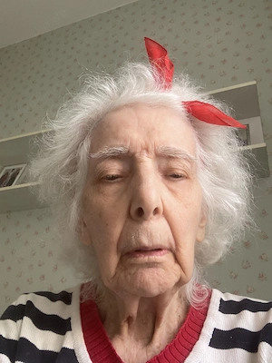 Alte Dame sucht Friseurin Friseur, die ins Haus kommen können.