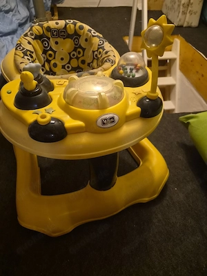 Gehfrei mit Spielcenter