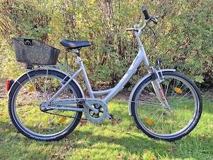 26" Alu Damen Cityrad mit 3 Gänge, unplattbare Bereifung Korb und Schloß