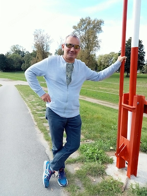 Ein netter Mann sucht ein Paar 