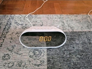 Philips Radiowecker mit Radio 2 Weckzeiten Snooze