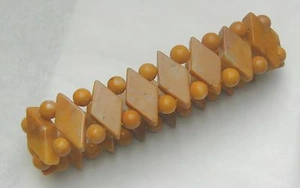Jadearmband gefertig auf ein Schmuckband