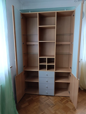 Wohnzimmerschrank