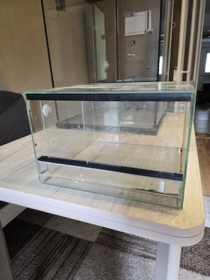 Terrarium 30x30x20 günstig abzugeben 