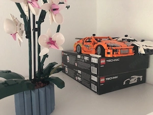 3 zusammengebaute Lego-Sets