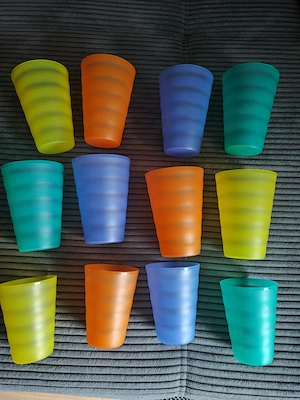 Tupperwaren Becher 