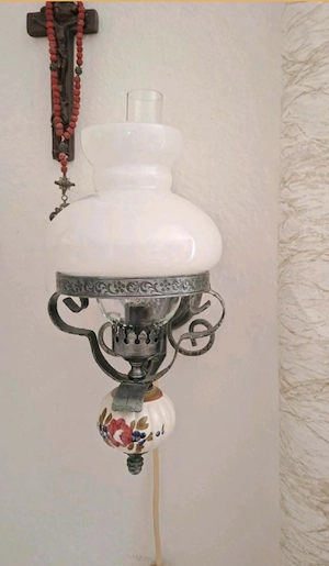 Wandlampe rustikal mit Glasschirm