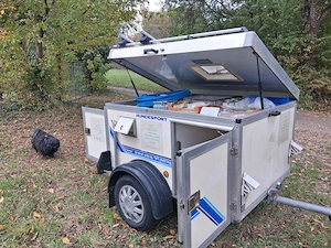 Hundeanhänger mit neuem TÜV
