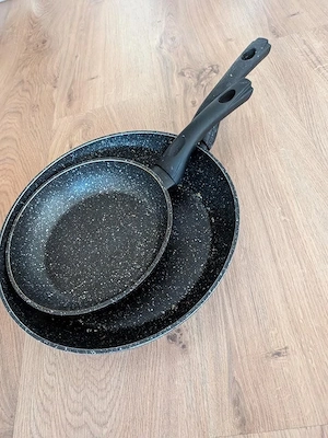 Pfannenset: 2 Bratpfannen Antihaft, Paellapfanne & Wok mit Deckel