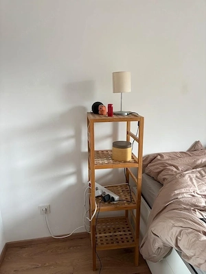 Holzregal 4 Ebenen als Nachttisch   Standregal schmal Holz hell