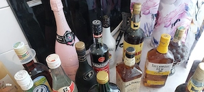 49 Flaschen Wodka,Whiskey usw