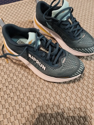 KIPRUN Laufschuhe   Wie neu, nur einmal getragen