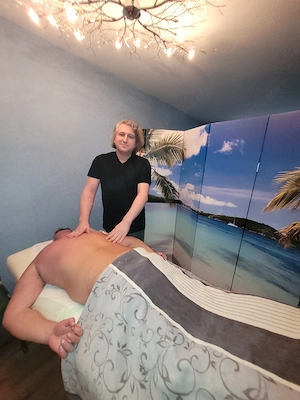 Wellness Masseurin gesucht, für 100 Euro Minijob, Praktikum, ehrenamtlich Tätigkeit ohne Ausbildung