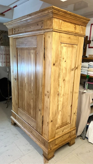 antiker Kleiderschrank, alter Dielenschrank, restauriert