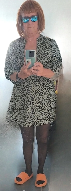Devote Bi-Nylon-Sissy sucht dom. privaten Herr(in) o Paar