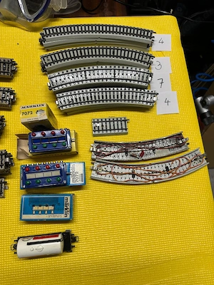 Märklin H0 M-Gleis Konvolut   110 Gleise, 4 Schaltpulte 7072, 4 Prellböcke