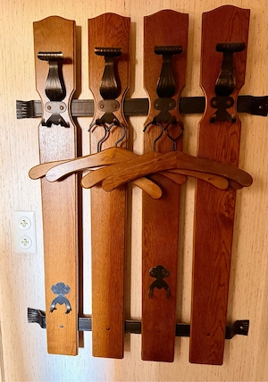 Vintage Wandgarderobe Holz   Rustikal mit Metallhaken