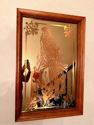 Vintage Spiegelbild Lampe Greifvogel   Kupferoptik mit Holzrahmen