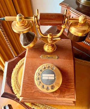 Vintage Nostalgie-Telefon Lyon   Holz & Goldoptik
