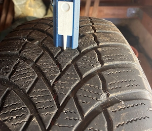 Winterreifen auf Stahlfelgen 215  65 R 16 Bridgestone zu verkaufen für Tiguan