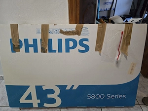 Phhllips TV defekt von Yello Bundle , Monitor zeigt verzerrte Bilder.  Als Teilespender für 50 Euro 
