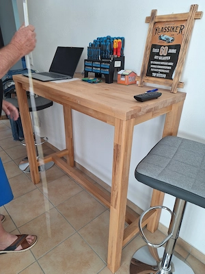 Bartisch mit 2 Barhocker zu verkaufen 
