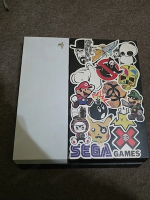 PlayStation 4 500GB + Ladestation + Standfuß