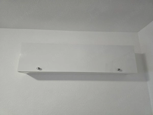 Weißer Hängeschrank mit Klappe   sehr gut erhalten