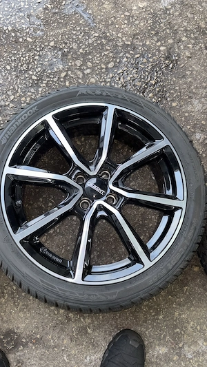 Winterräder Fiat 500E, Hankook auf Dezent Felge 205 45 R17 88V
