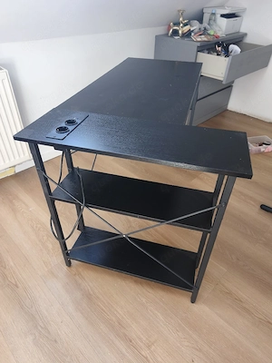 basteltisch mit Steckdose zu verschenken 