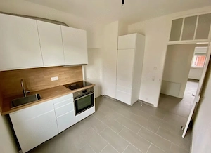 Stuttgart-Zuffenhausen   Elegante 3-Zimmer-Dachgeschosswohnung, komplett renoviert, mit Keller und S
