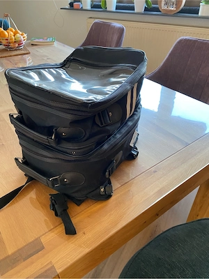 Tankrucksack, Regenkombi und div. Regenschutz