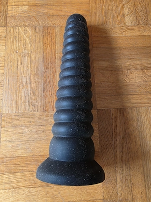 Dildo Tower KlicLok und Saugnapf 25 CM Schwarz