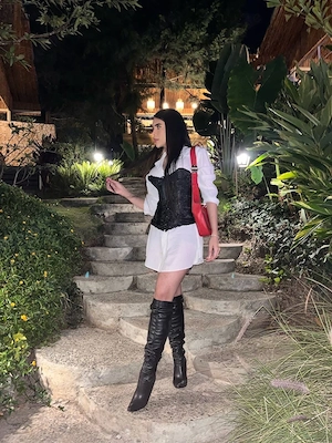 Transsexuelle Domina, aktiv und passiv. Harter Schwanz 