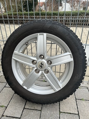 Winterreifen auf Alufelgen für Hyundai i30