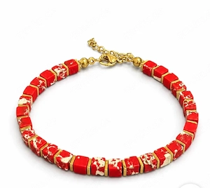 Wunderschönes Armband    Rot-Marmorierte Perlen & Golddetails