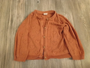 Strickjacke orange Herzen 74 HM