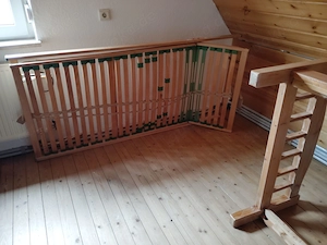 Vollholz Bett 90 x 200 mit Lattenrost zusammen 20 Euro 