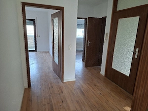 Vermietung ,4 Zimmer,küche,Bad,Balkon ,1 Etage