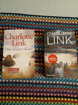 habe 8 Bücher zu verkaufen 