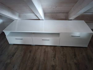 Sideboard weiß sehr gut erhalten. stabile Qualität