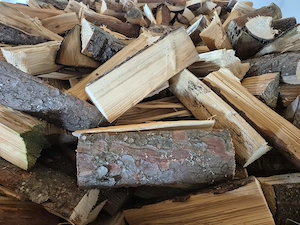 Verkaufe trockenes, ofenfertiges Brennholz aus Fichte