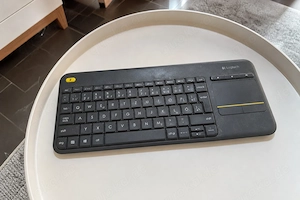Logitech K400 Plus Wireless Tastatur mit Touchpad