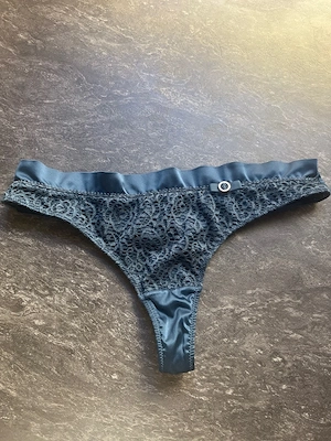  Verführerischer Spitzen Tanga in grün 