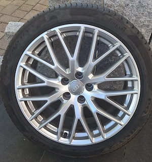 4 AUDI Alu-Felgen mit Sommerreifen
