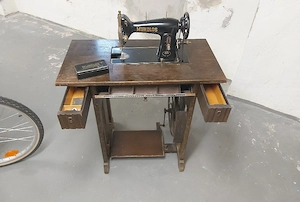 Mundlos Nähmaschine Antik - Mit Tisch