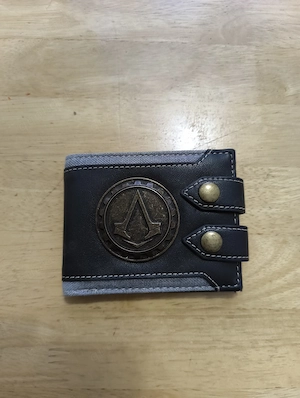 Assassin's Creed Geldbörse schwarz grau mit Metall-Emblem