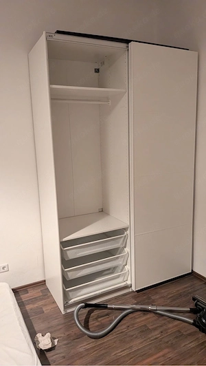 Großer weißer Schwebetürenschrank  IKEA