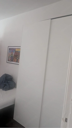 Großer weißer Schwebetürenschrank  IKEA