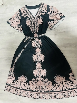 Langes Damenkleid